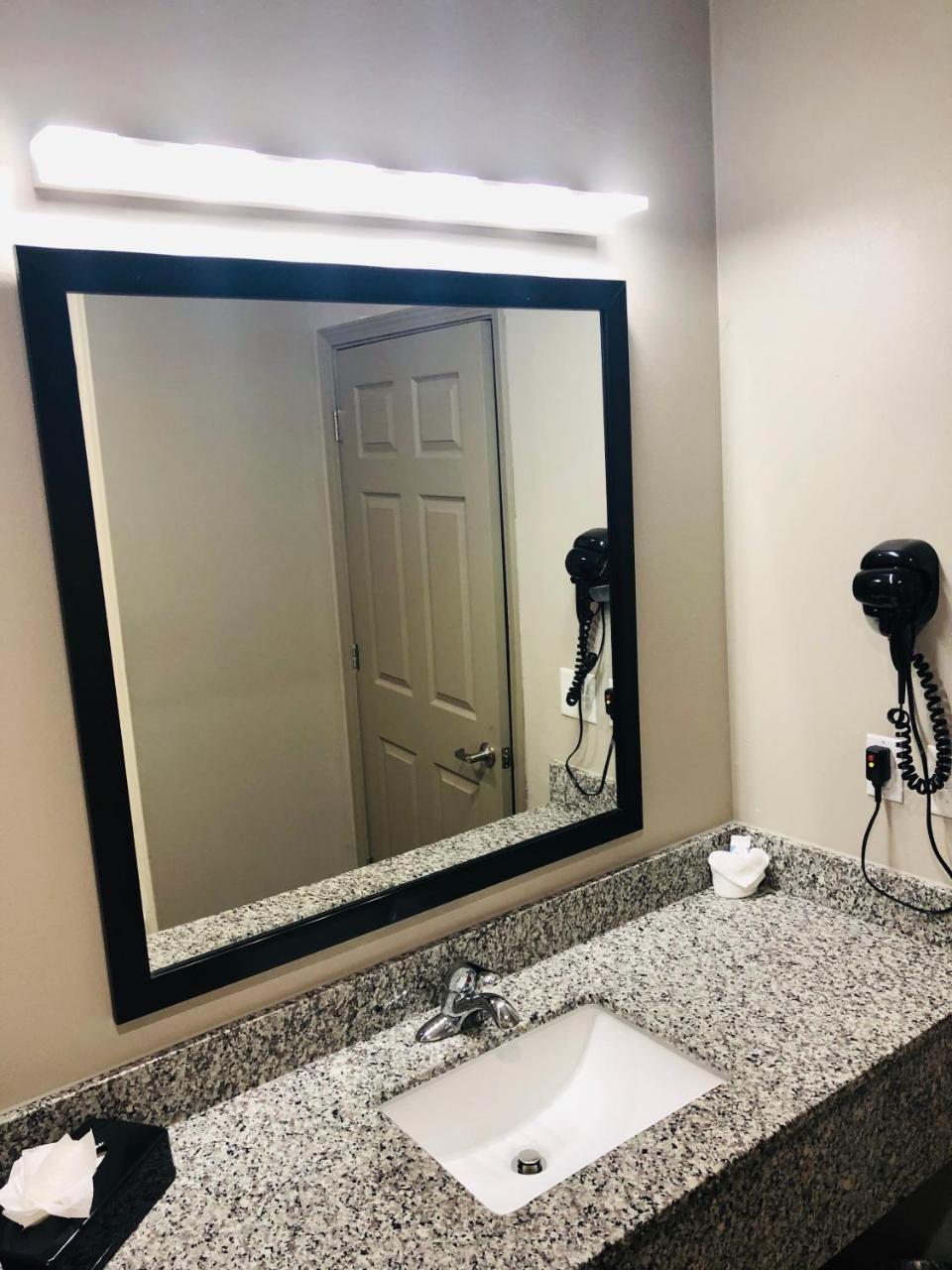 Catoosa Inn & Suites Ngoại thất bức ảnh